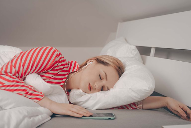 Five-Apps-To-Help-You-Sleep-Better2 (1)