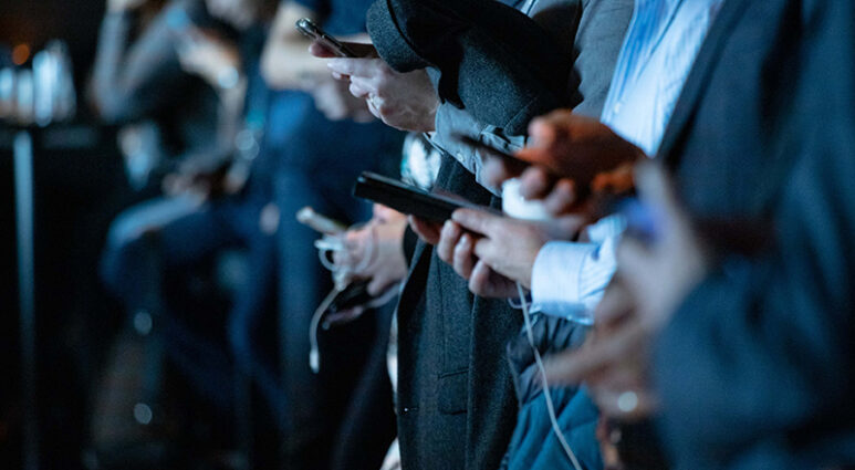 Curbing-Your-Smart-Phone-Addiction2